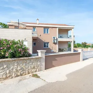 Velic Apartman Vir