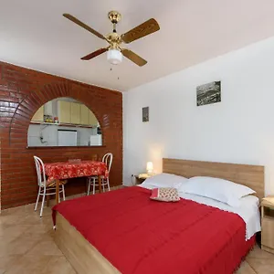 Mihaela Apartman Trogir